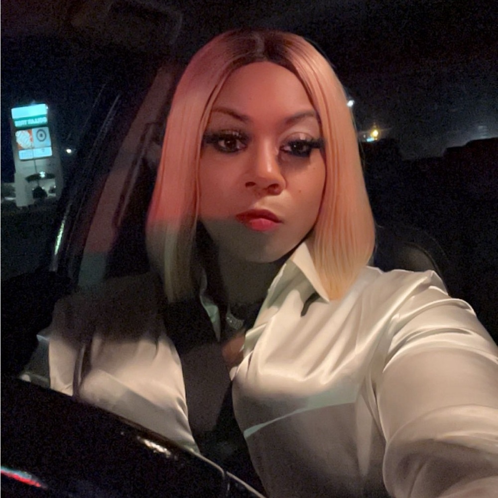 Meet your Posher, Valeria